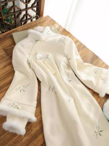 Elegant Long Cheongsam in Soft Suede with Embroidery And Fleece Lining Warm Collar New Chinese Style Winter Fashion Womens Dress