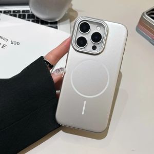 Luxury METALLIC Paint Matte Magnetic CaseสําหรับiPhone 16 15 14 13 12 11 PRO MAX PLUS 16ProกันกระแทกHard PCสําหรับMagsafeฝาครอบ