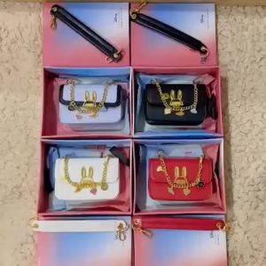 [BST ZOOTOPlA] Túi Nữ Quai Xách/Đeo Chéo Phối Dây Charm Icon Và Khoá Hình Thỏ Mạ Vàng Nổi Bật Size 17 (FULLBOX )