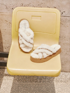 Toomanyshoes | Furry Thick Sole Slip-on Slippers for Women