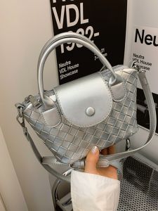 Fashion Tote Womens 2024 New Arrival Fancy Woven Wire Mesh Red Shoulder Small Square Bag Casual Crossbody Dumpling Bag