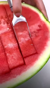 [1แถม1] มีดสแตนเลสหั่นแตงโม 2in1 เป็นได้ทั้งมีดและส้อม มีดหั่นแตงโม ที่หั่นแตงโม สแตนเลสเกรดอาหาร