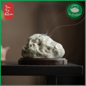 Lư xông trầm sứ men ngọc đế gỗ dáng tổ kiến