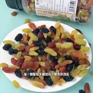 【Buy 1 get 1 free】Seedless raisins 3 in 1 green/red/black raisins mixed dried fruits