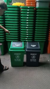 Thùng rác nhựa KENZIO 40 lít nắp lật - Màu Xanh lá hoặc Xám đen