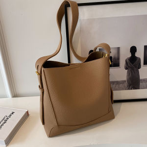 Fashionable Bucket Bag Womens Shoulder Crossbody Bag Commuter Handbag Retro Style Large Capacity Leather Purse for Young Women