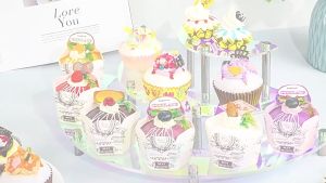 แท่นวางสินค้า ที่โชว์สินค้า ฐานโชว์ ที่วางเครื่องประดับ Display prop แท่นวางถ่ายสินค้า displaystan พร็อพถ่ายรูป อะคลีลิค ชั้นวางโมเดล ฟิกเกอร์  โค้ง