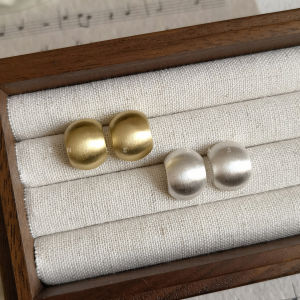 French Chic Minimalist Metal Ear Cuff Womens Fashion Jewelry Matte Frosted Finish Alloy Stud Earrings Elegant Versatile Design