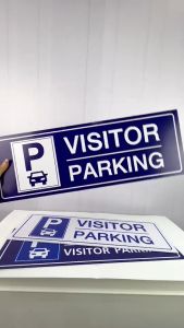 ป้ายที่จอดรถ VISITOR PARKING ป้ายที่จอดรถผู้มาติดต่อ วัสดุ พลาสวูด ป้ายสีสด มองเห็นชัดเจน กันแดด กันน้ำ