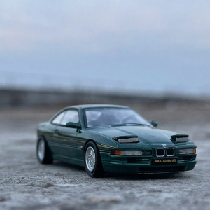 Jumping Light Sliding BMW 850csi Alloy Car Model Toy 1/64