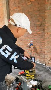 Máy đo cân bằng Khaison 4 màu công nghệ mới siêu sáng siêu nét làm ngoài trời (Kèm chân màu ngẫn nhiên)