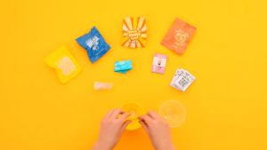 【SG Seller】Make It Mini Food Diner Series Food Café Series 1 Minis - MGAs Miniverse Blind Packaging Stocking Stuffers DIY Resin Play