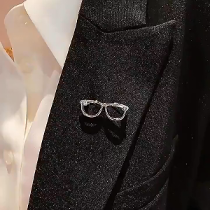 Bros Modern Pin Baju Fashion Korea Bros Berbagai Bentuk Aksesoris Hijab Kacamata dagu Mini Cute