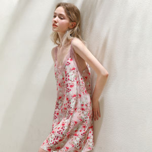 XEXZ | ชุดนอนผู้หญิง XEXZ ผ้าไหมแท้ ลายดอกไม้ เสื้อคลุมสายเดี่ยวเซ็กซี่ ฤดูร้อน 2025 ใหม่ ใส่กลางแจ้งได้ แขนกุด กระโปรงยาวปานกลาง เสื้อคลุมคอวี