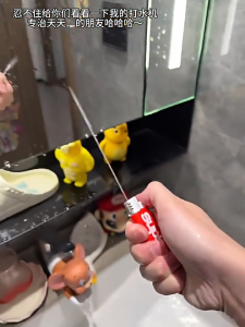 [Penjualan Panas]Pistol Air Mainan/ Mainan Prank Korek Api Air Lighter Water Prank/ Mainan Kenakalan Anak-Anak/ Pistol Air Mainan/ Mainan semprotan air