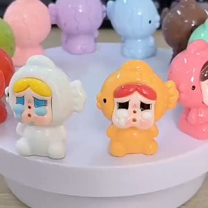 Mô hình Charm DIY cao cấp Cry Baby 4cm ngồi đáng yêu sắc sảo