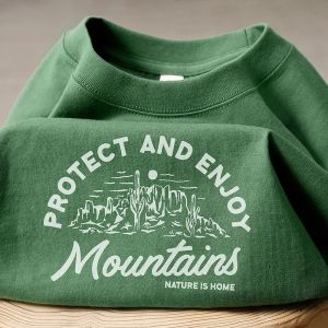 เสื้อยืดคอกลมแขนสั้นหลวมๆ สีมะพร้าวสำหรับผู้ชายและผู้หญิงในช่วงฤดูร้อน เสื้อผ้าทำงานสไตล์เกาหลีสำหรับผู้หญิงไซส์ใหญ่