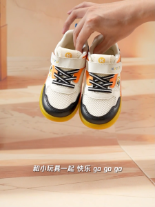 SG 🇸🇬 Seller/KATETU Kids LED Lightweight Sneakers Soft Sole LED Light Shoes Sports Shoes 卡特兔童鞋儿童板鞋闪灯鞋运动鞋 X6AG006