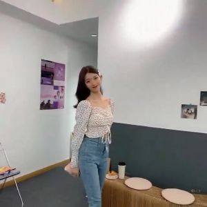 เสื้อเชิ้ตแขนยาวผ้าพัฟ เสื้อเชิ้ตผู้หญิง แขนพัฟ ลายดอกไม้ละเอียดอ่อน แบบสี เสื้อเชิ้ตแขนยาว