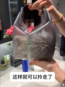 ชุดว่ายน้ำเครื่องสำอางกันน้ำกระเป๋าเก็บของแบบเปียกแห้งสำหรับเดินทางความจุขนาดใหญ่กระเป๋าว่ายน้ำเรียบง่ายสำหรับออกกำลังกายกลางแจ้ง