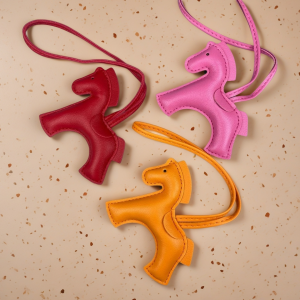 Versatile PU Leather Warhorse Steed Bag Charm - Equestrian Keyring Accessory for All Bags