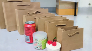 ZOEY ถุงกระดาษหูเชือก paper bag ถุงช้อปปิ้งหูหิ้ว ใส่ของขนาดใหญ่ รับน้ำหนักได้3-4โล ราคาถูก พร้อมส่งด่วน