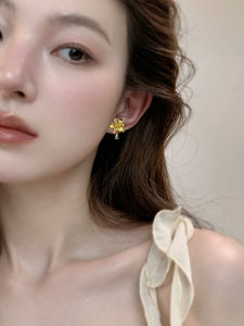 Elegant French Style S925 Silver Needle Lotus Flower Ear Studs Womens Gold Plated Luxury Ear Jewelry Fashionable Holiday Wind