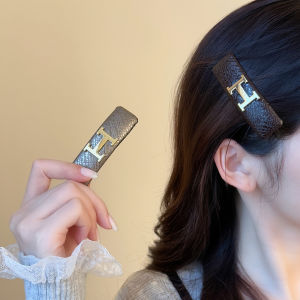 Luxurious Gold Label Leather H Letter Hair Clips Womens 2025 New High-End French Style Simple Versatile Bangs Hair Accessories