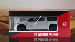 1:24 Tundra LC80 Model Toy Diecast Alloy Car Front Wheel Steering Doors Opened Sound Light Pull Back Vehices for Childrens Toys