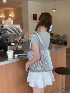 Tas Laptop Bahu Berwarna Perak Yang Bergaya Tahan Air Dan Tahan Guncangan Cocok untuk 13 14 15 15.6 inci