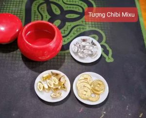 Chum Chiêu Tài Lộc 60K (gồm 01 chum sứ có nắp + 10 xu vàng + 10 thỏi vàng + 10 thỏi bạc) trang trí thờ cúng