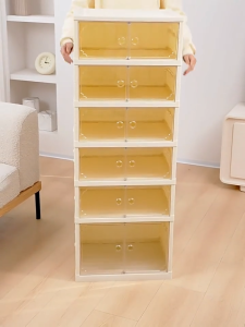 TUSSAH กล่องรองเท้าพับ พลาสติกใส ติดตั้งง่าย พับเก็บได้ ป้องกันความชื้นและฝุ่ ประตูแม่เหล็ก แข็งแรงทนทาน กล่องใส่รองเท้า กันน้ำกันแดด