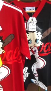 ReadyStok Kaos merk flower motif karakter atasan lucu kerah V twotone