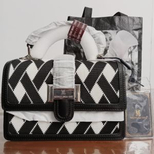 Tas Rajut Wanita Brand MENGLISHA Camera Bag Monokrom Hitam Putih Spesial Premium kd 108