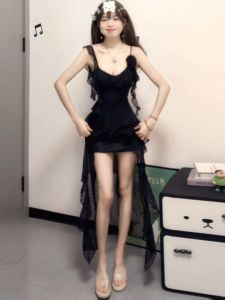 French Unique Uneven Waist-Cinching Dress Design Sensation Small Audience Non-Repeating Winter 2026 Cotton Blend Midi Dress