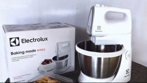 Electrolux 450 watt UltimateTaste 300 Stand Mixer Pengadun Berdiri 立式搅拌机 with 3.5L Stainless Steel Bowl EHSM3417