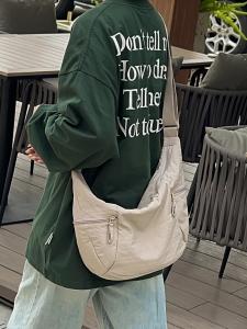 กระเป๋าสะพายข้างทรงหอยแมลงภู่แบบลำลองสำหรับออกกำลังกายและโยคะ 2024 กระเป๋าสะพายข้างทรงกลมแบนแบบลำลองสำหรับผู้หญิง