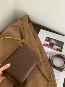 EchoBliss  กระเป๋าทรงจีบสะพายข้างแบบพกพาแนววินเทจสำหรับผู้หญิงแมทช์ลุคง่ายออริจินัล