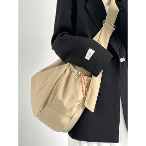 กระเป๋าสะพายข้างผ้าใบสไตล์เกาหลีสำหรับผู้หญิง กระเป๋าสะพายข้างแบบสะพายข้างสำหรับเล่นกีฬา กระเป๋าสะพายข้างทรงหม้อ กระเป๋าสะพายข้างแบบลำลอง