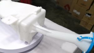 กระป๋องฉีดน้ำ พลาสติก รถยนต์ รุ่น NISSAN ALMERA 2012