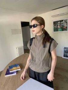 เสื้อแจ็คเก็ตกีฬาคอสูงแบบมีซิปแขนสั้นลำลองกันแดด เสื้อตัวบนสไตล์ฟังก์ชั่นสั้น ผ้าฝ้ายผสมโพลีเอสเตอร์ ฤดูร้อน 2024