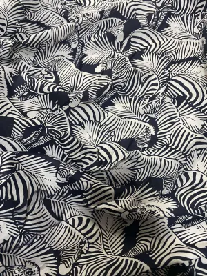 VẢI HỌA TIẾT ZEBRA ĐỘC ĐÁO 🦓 Vải kate với họa tiết ngựa vằn ấn tượng nổi bật và cá tính. 🌿 Chất vải mềm mịn dễ may không nhăn 📏 Khổ: 1m5 | Giá: 30 k /1 m🍀🍀