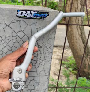 pedal setater viar cross se 250 almunium pnp ninja rr r ss rx king honda cb 100 gl 100 gl max pro neotech tiger megapro mp hiu primus kick stater viar cros 250 se kick starter selah selahan mesin motor oglengan mesin alumunium almunium silver selah mesin