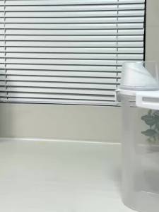 Sealed food storage container leak proof and moisture-proof kitchen storage for grains nuts flour rice durable PE material