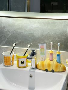 Cute Ceramic Relief Toothbrush Cup Japanese Style Bathroom Accessories Couples Creative Morning Routines Washing Cup
