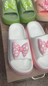 NH รองเท้าแตะผู้หญิง รองเท้าหัวโตผู้หญิง พื้นหนากันลื่น EVA นุ่มและสบาย ตกแต่งโบว์น่ารัก