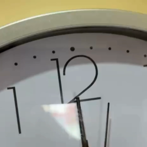 Wall Clock 12 Inch Minimalist  Classic Design Round Elegant Classic Design Home Decor Kitchen Room Gift