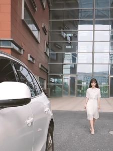 Parfum Pajangan Dashboard Mobil motif Kuda dengan jam analog Car Aksesoris