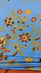 Sarung Batik Jawa Tradisional Motif Floral Embossed