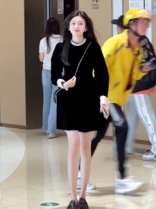 French Style Fancy Collar with Contrast Color Black Velvet Dress: Youthful-Looking Women's Skirt